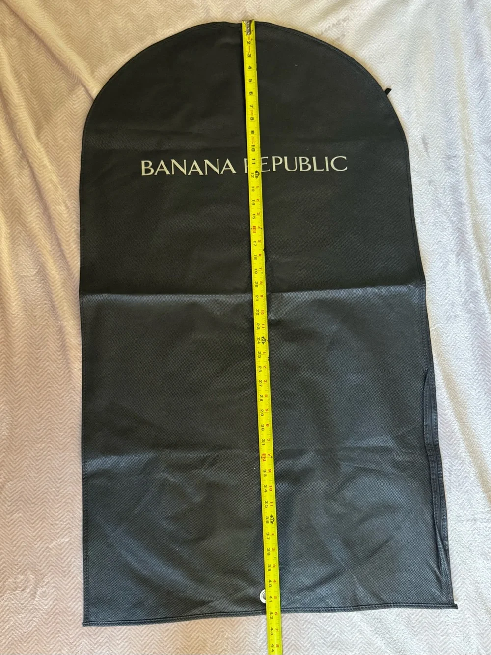 Banana Republic Black Travel/Storage Garment Bag with Logo Zip Pull - Picture 4 of 4